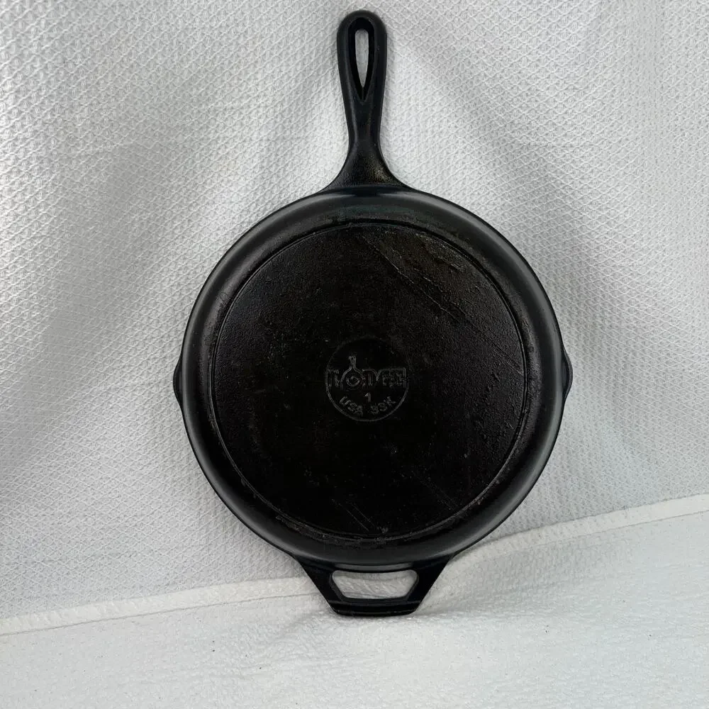 Lodge 8SK Cast Iron Skillet 10